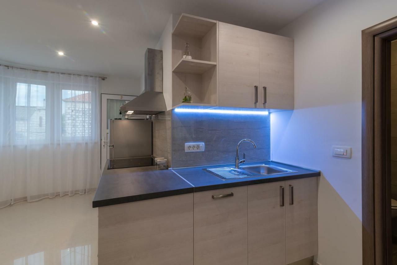 Apartmani Dalmacija Seget Vranjica Exteriör bild