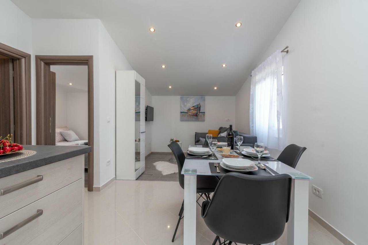 Apartmani Dalmacija Seget Vranjica Exteriör bild